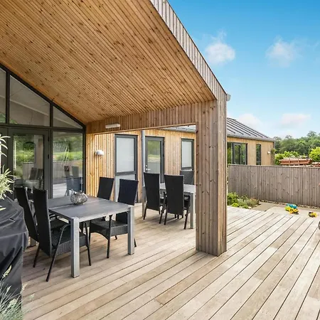 4 Bedroom Stunning In Sjolund