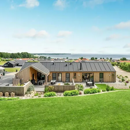 4 Bedroom Stunning In Sjolund