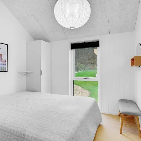 בית נופש 4 Bedroom Stunning In