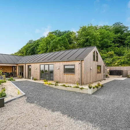 בית נופש 4 Bedroom Stunning In Sjolund