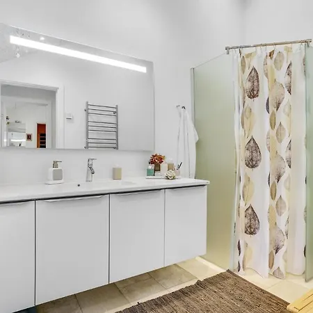 בית נופש 4 Bedroom Stunning In