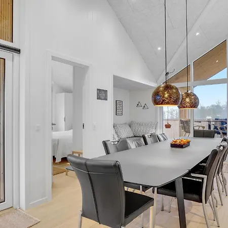 4 Bedroom Stunning In Sjolund