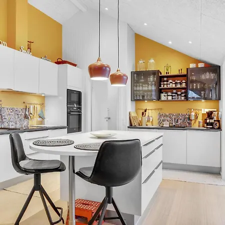 בית נופש 4 Bedroom Stunning In Sjolund