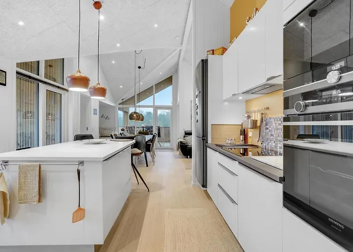 4 Bedroom Stunning In Sjolund