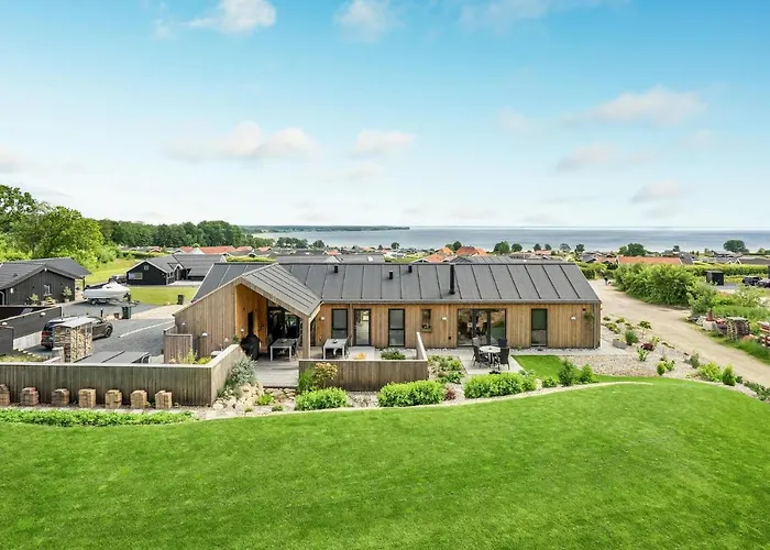 4 Bedroom Stunning In Sjolund