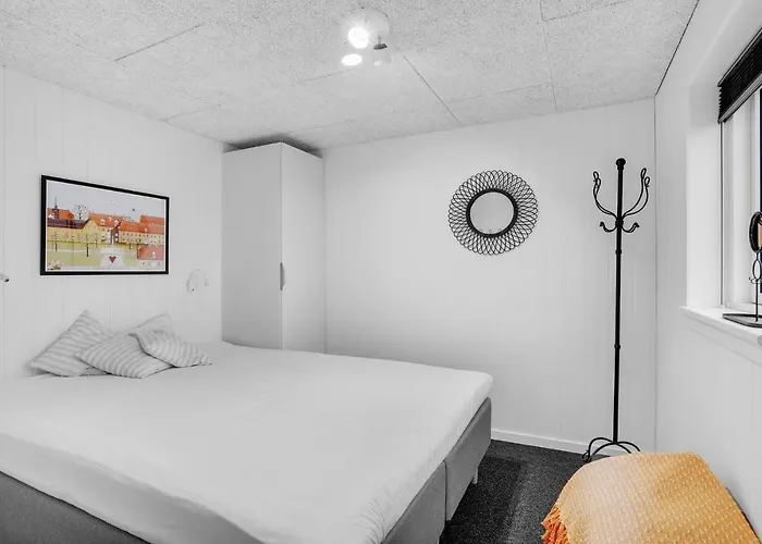 4 Bedroom Stunning In * Sjolund