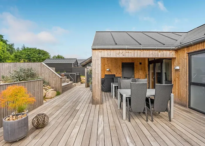 4 Bedroom Stunning In Sjolund