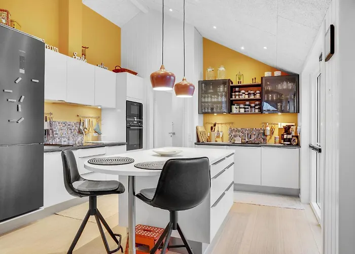 Ferienhaus 4 Bedroom Stunning In Sjolund